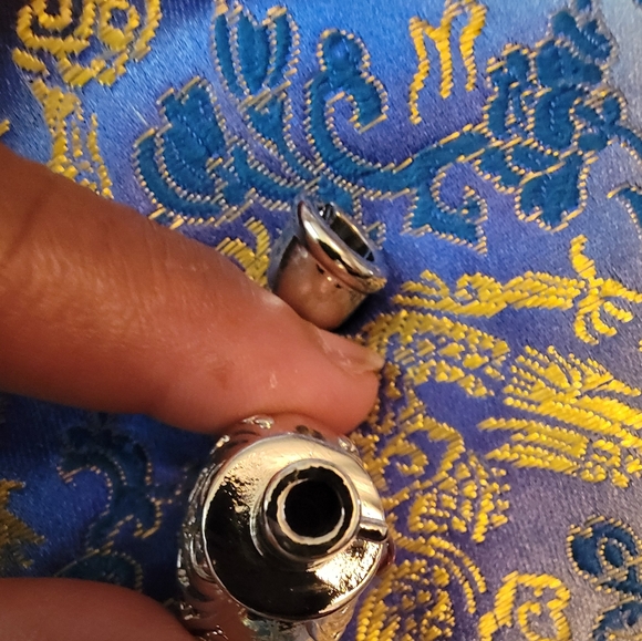 Silvertone Bottle Pendant Neclace . Unisex. - Picture 6 of 9